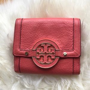 Tory Burch Amanda wallet in pink